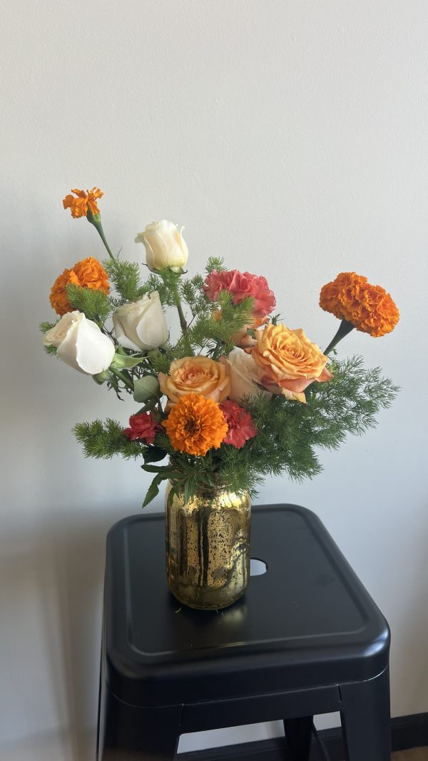 Designers choice Small floral arrangement - Image 4