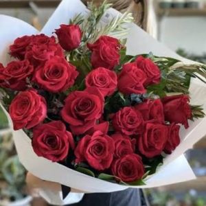 (1) Valentines 2 dozen roses wrapped